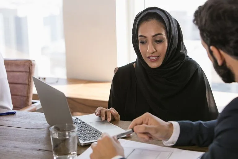 نساء سعوديات يديرن أكثر من 470 ألف شركة ومؤسسة في عام 2023