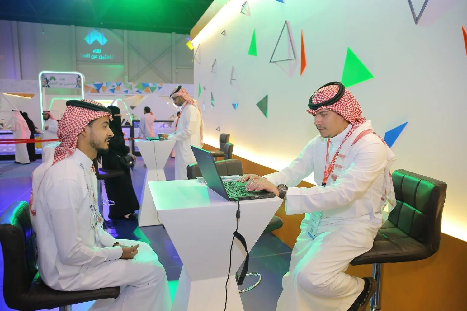 كم عدد السعوديون الذين يعملون بالقطاع الخاص ؟
