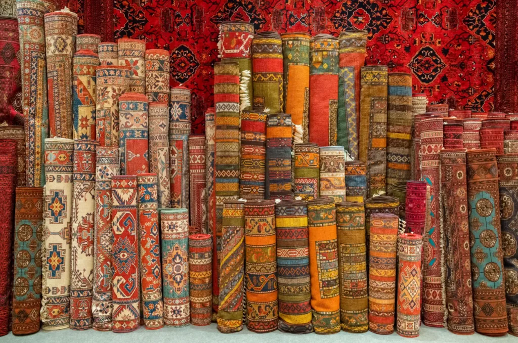 الروتين اليومي لرواد الأعمال في مجال الأزياء العتيقة في الرياض - صورة 3