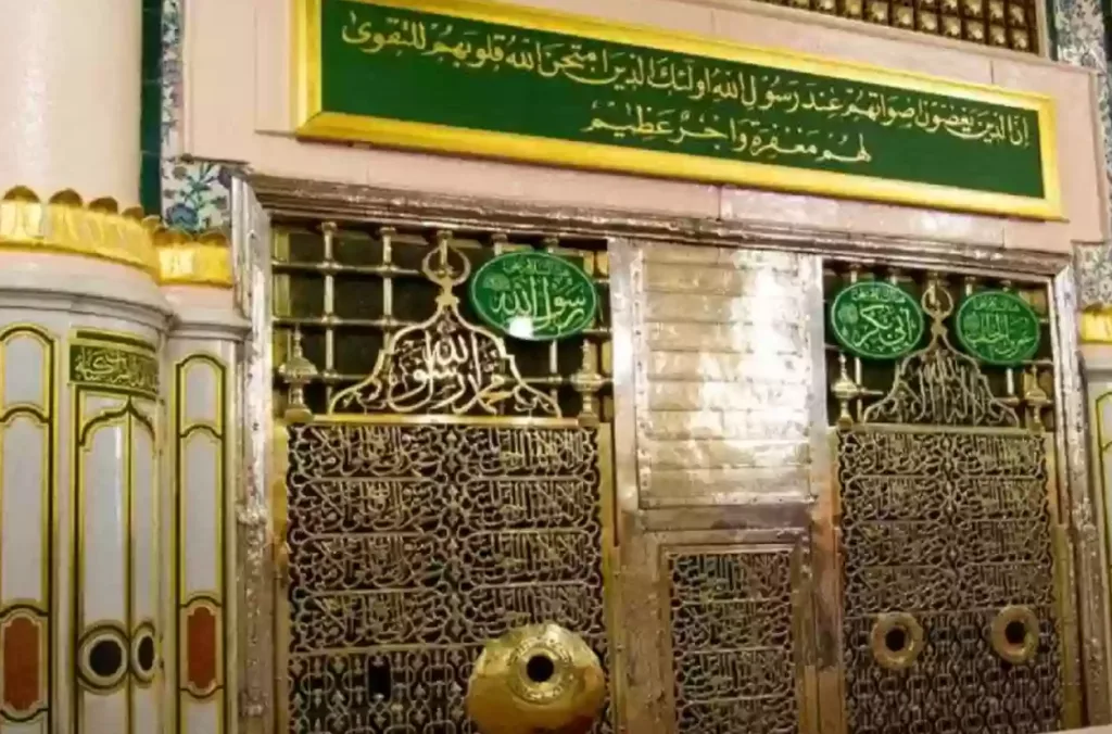أداء الصلاة في الروضة الشريفة