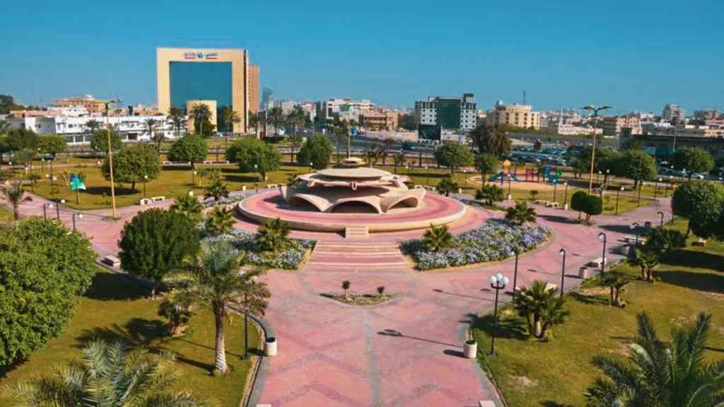 اكتشف سحر الخبر: وجهات سياحية مذهلة للعائلات