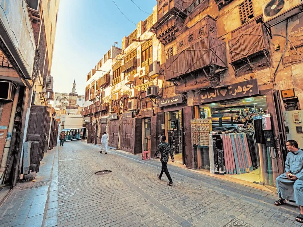 تجارب لا تُنسى: 9 مغامرات لا يمكن خوضها إلا في قلب السعودية - صورة 3