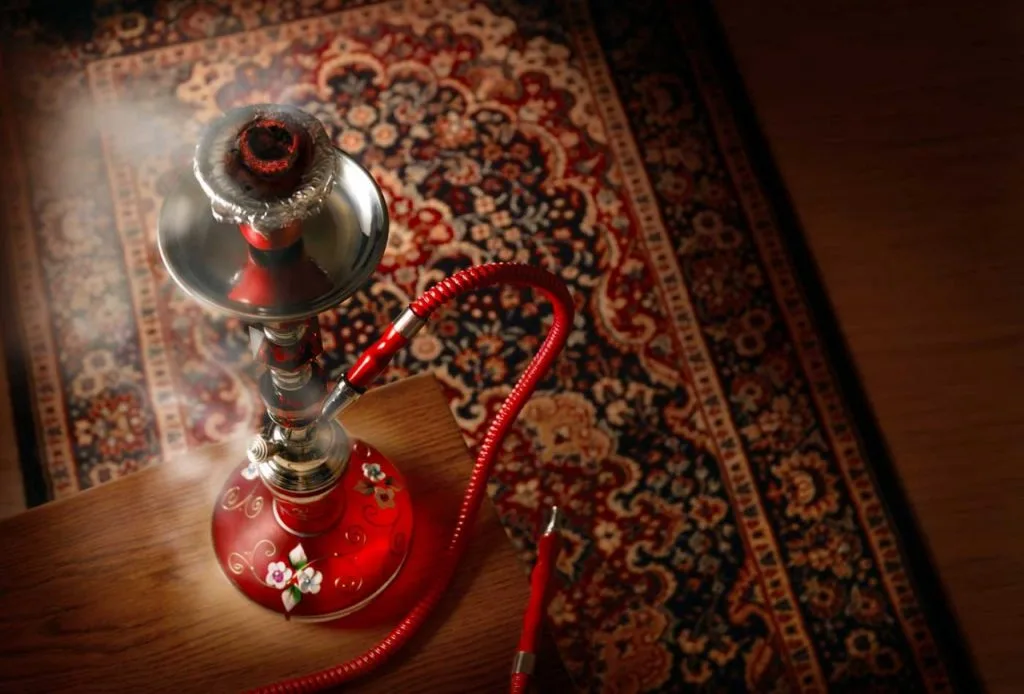 أفضل مطاعم مقاهي شيشة الرياض | دليلك لاختيار أجمل الجلسات