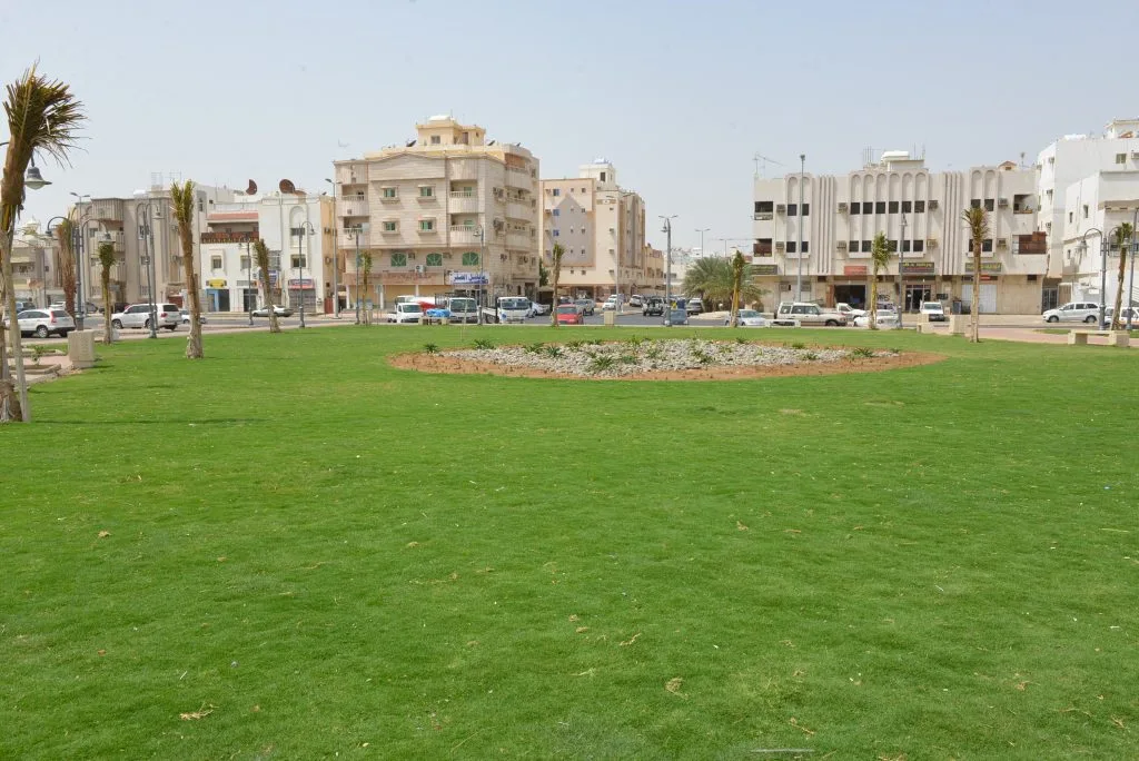 تكلفة المعيشة في السعودية 2025: الدليل الكامل للرواتب والسكن والأسعار