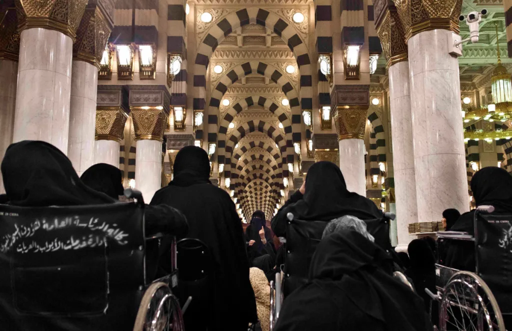 تجربة زيارة الروضة الشريفة للنساء: آداب وسنن مستحبة