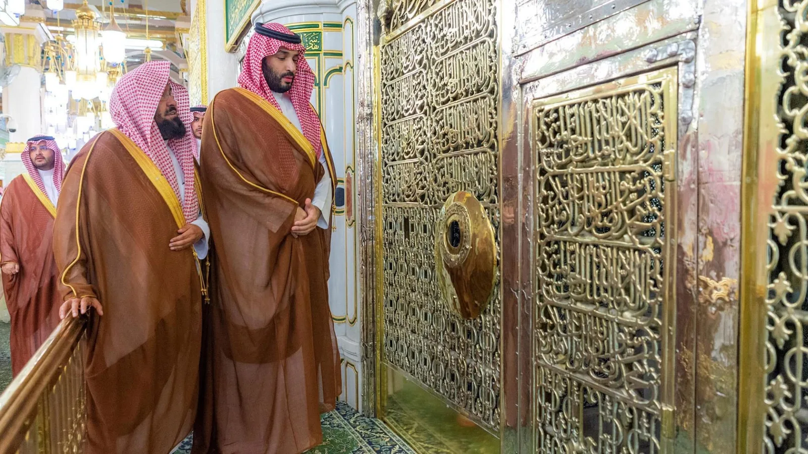 أقرب أبواب دخول النساء إلى الروضة الشريفة