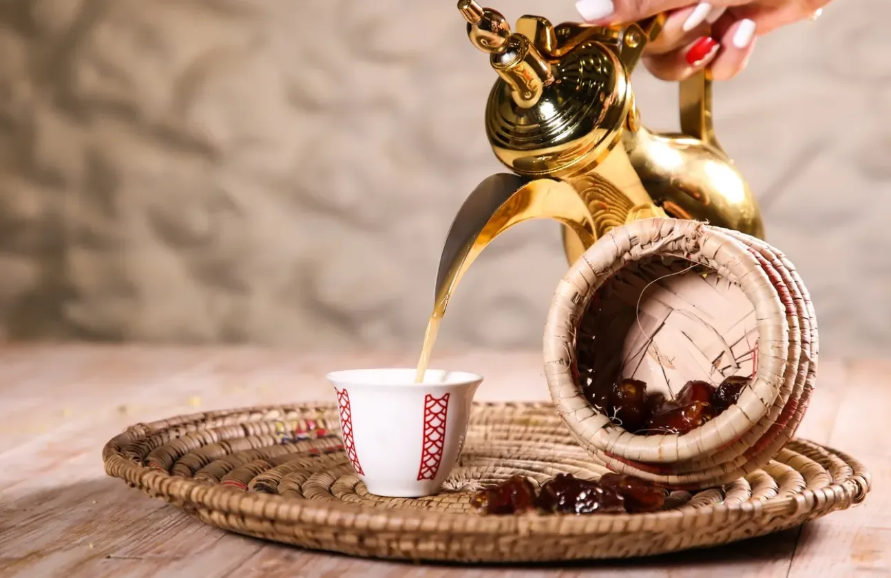 أفضل 10 مقاهي لتجربة القهوة العربية الأصيلة في السعودية 2025