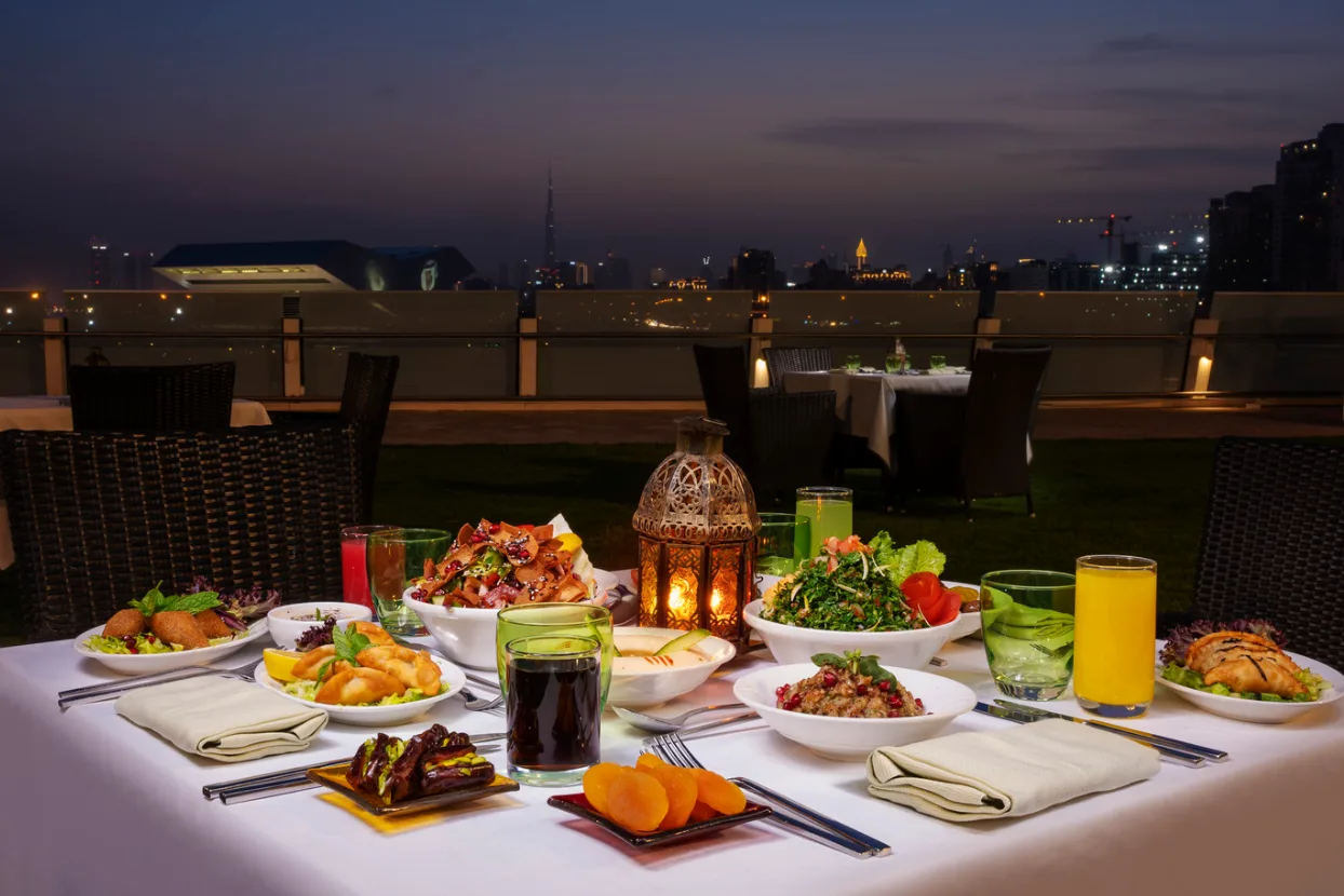 مطاعم فاخرة في الرياض تقدم تجربة إفطار رمضان مثالية