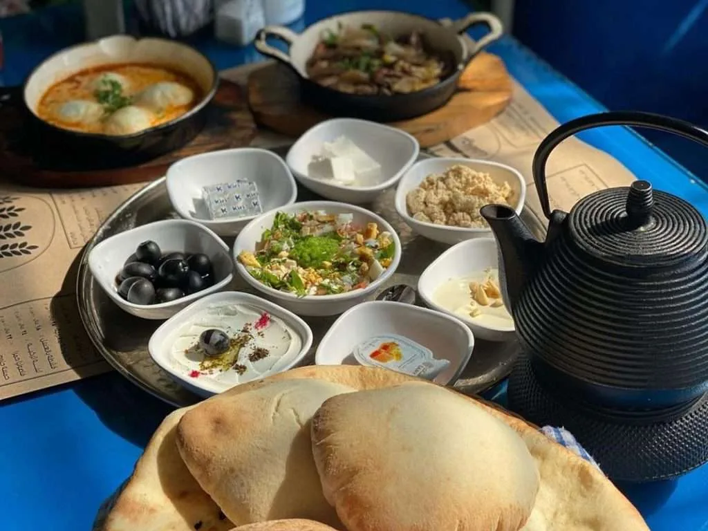 أفضل 4 أماكن لتناول الفطور في جدة التي يجب عليك تجربتها