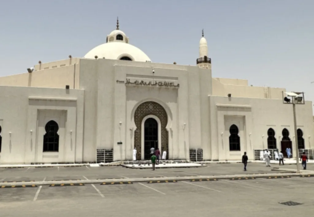 كل ما تحتاج معرفته عن جامع الملك خالد الكبير بالرياض