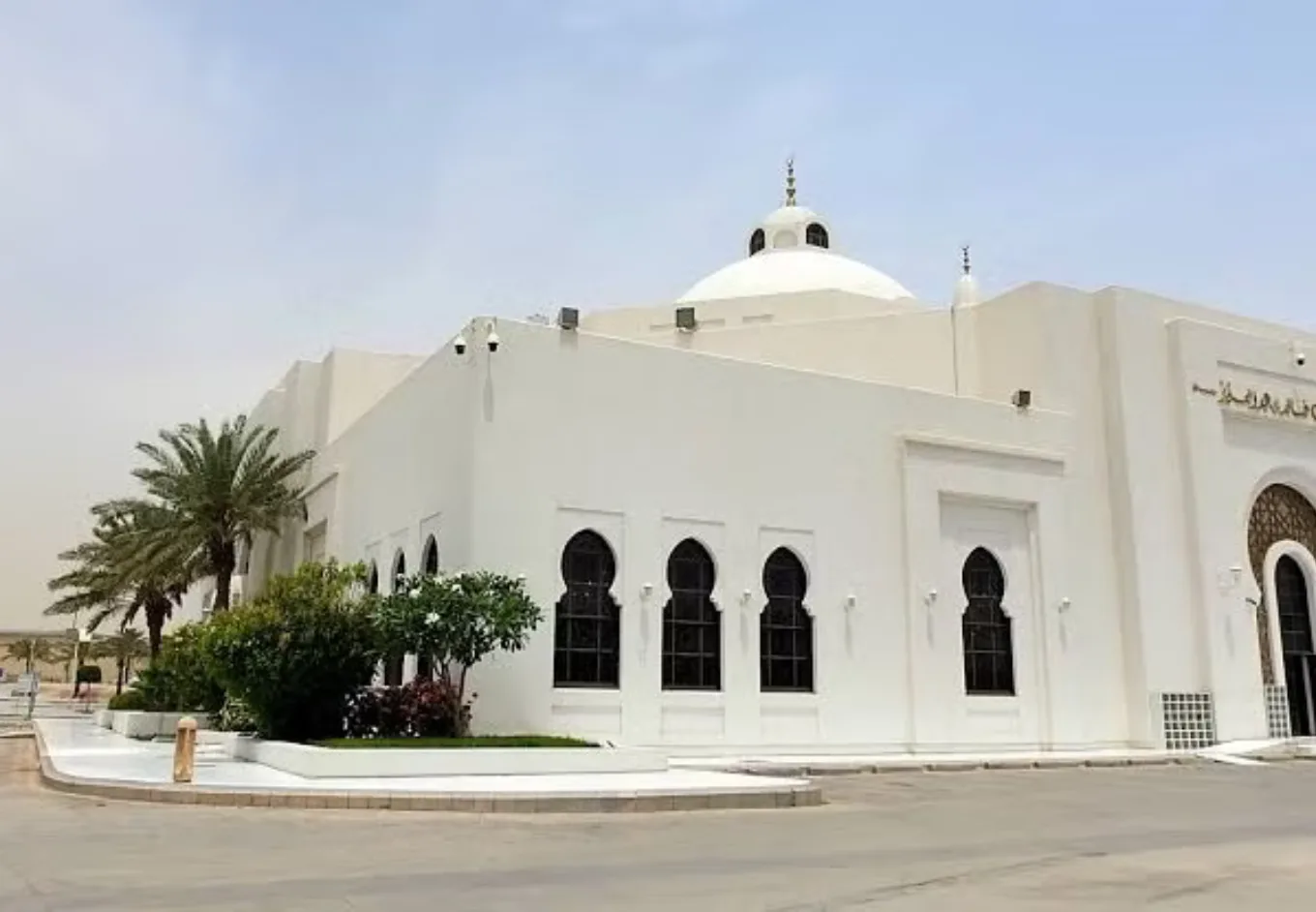 كل ما تحتاج معرفته عن جامع الملك خالد الكبير بالرياض