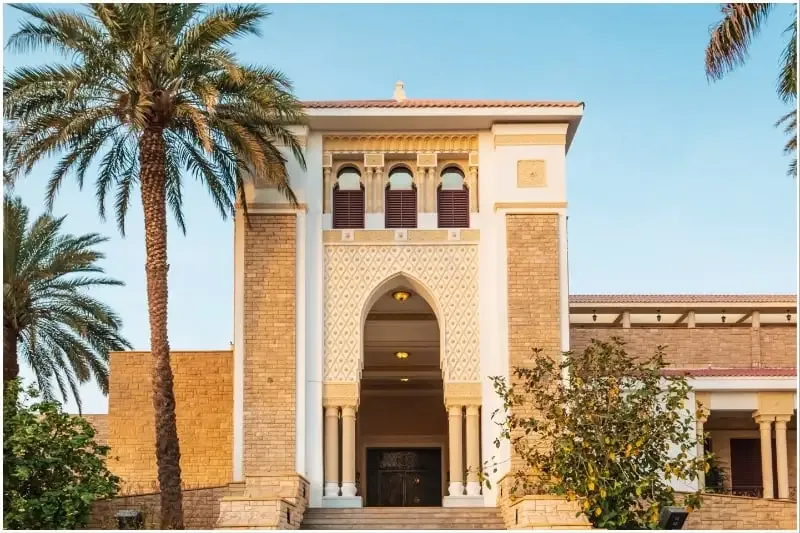 بالصور … العمل على تحويل قصر الحمراء في جدة إلى فندق فاخر