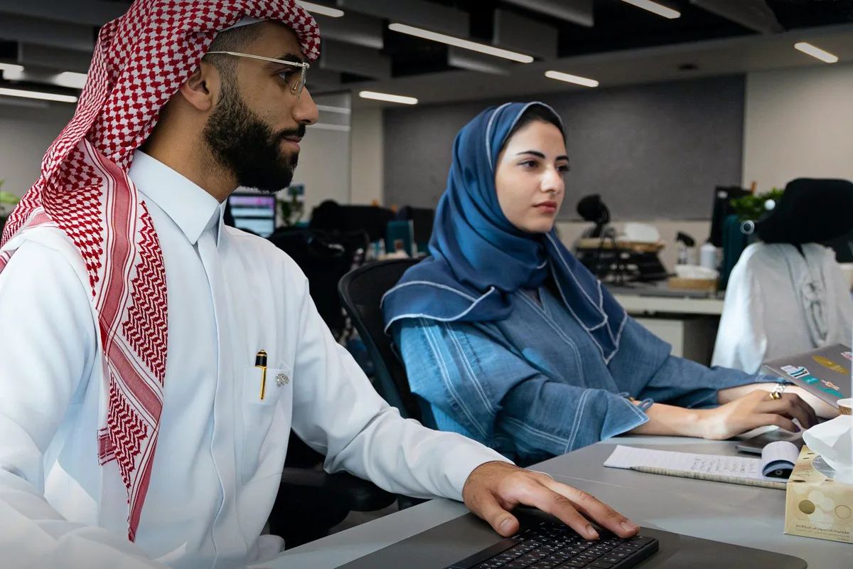 السعودية تفرض عقوبات مالية على من يوظف غير المواطنين في هذه الوظائف