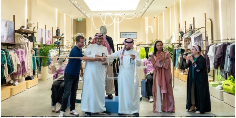 أديداس تفتتح أول متجر نسائي لها في السعودية