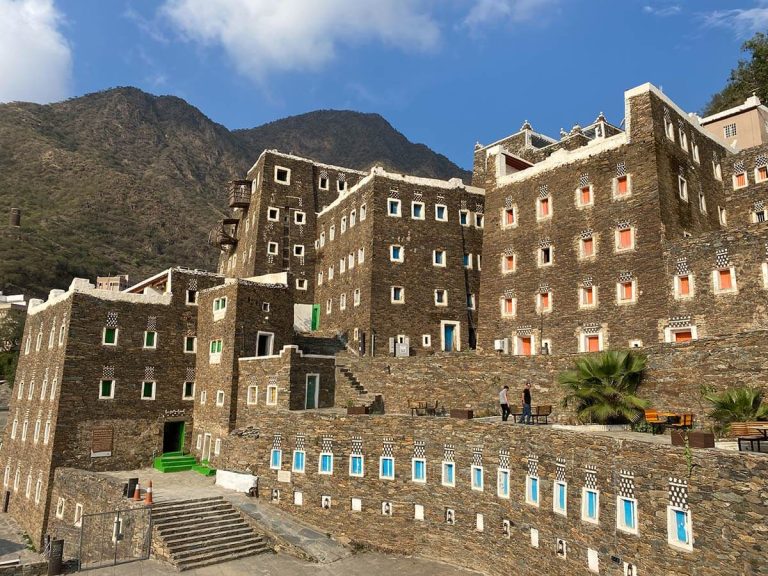 أبرز الأماكن السياحية التي يجب زيارتها في السعودية