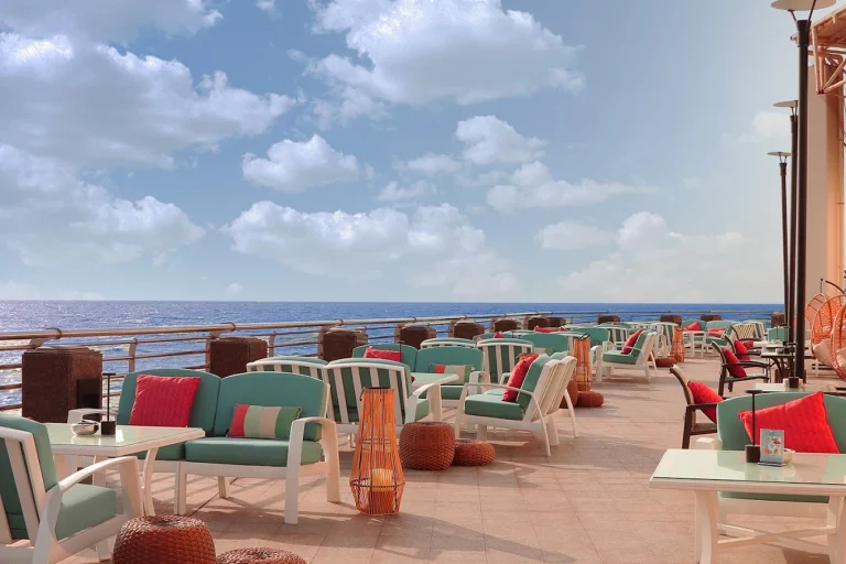 أفضل 5 كافيهات مطلة على البحر في جدة