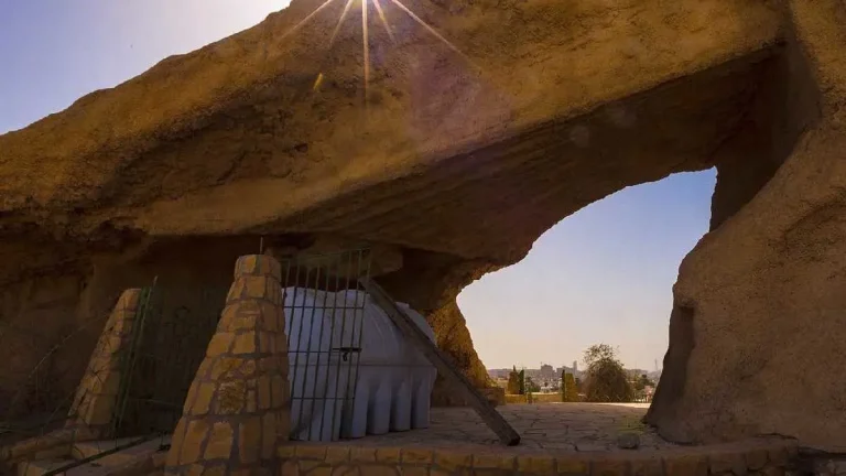 أغرب الأماكن السياحية في السعودية تستحق الزيارة في 2026